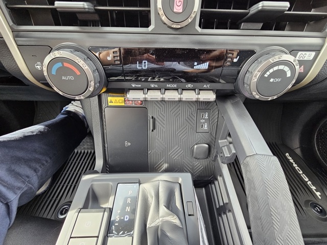 2025 Toyota Tacoma TRD Off-Road Double Cab photo 14