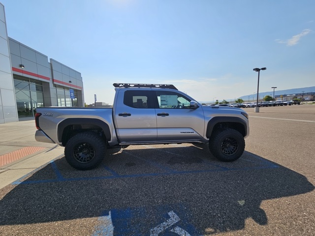 2025 Toyota Tacoma TRD Off-Road Double Cab photo 4