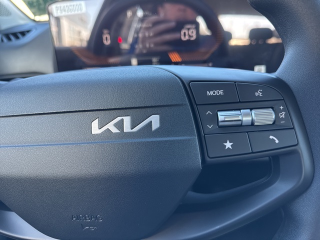 2025 Kia K4 LXS photo 16