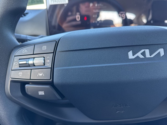 2025 Kia K4 LXS photo 17
