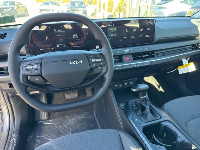 2025 Kia K4 LXS photo 9