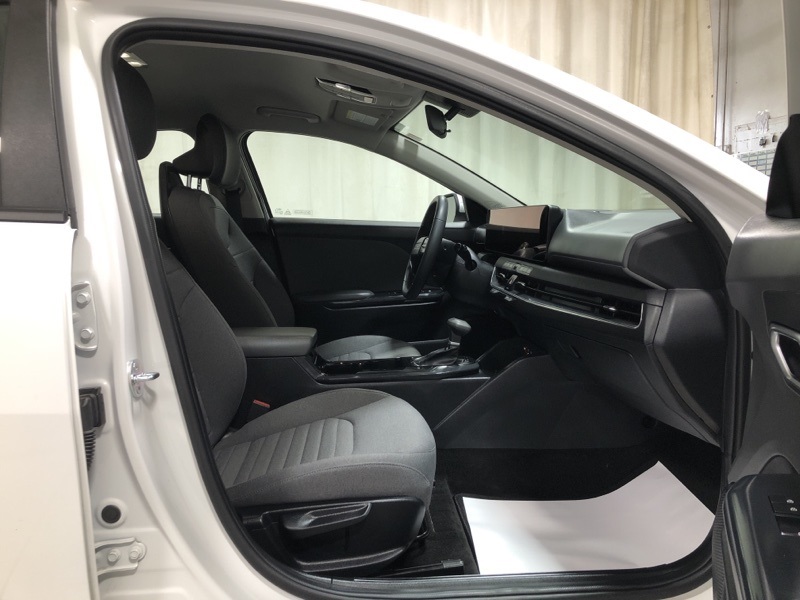 2025 Kia K4 EX photo 10