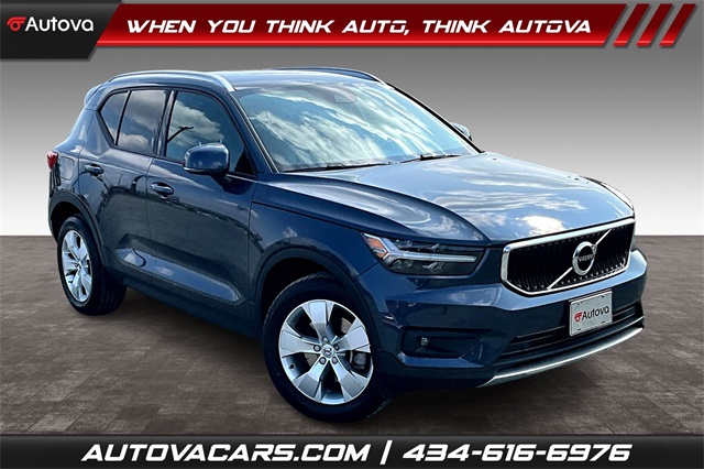 2022 Blue Volvo XC40 Momentum SUV