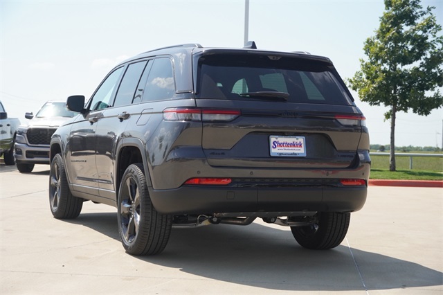 2025 Jeep Grand Cherokee Limited photo 2