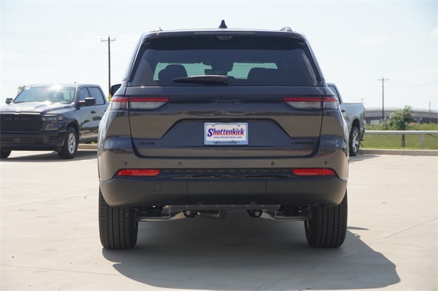 2025 Jeep Grand Cherokee Limited photo 3