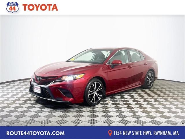 2018 Toyota Camry SE's photo