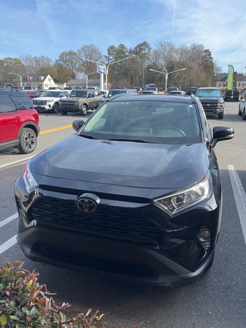 2020 Toyota RAV4 XLE's photo
