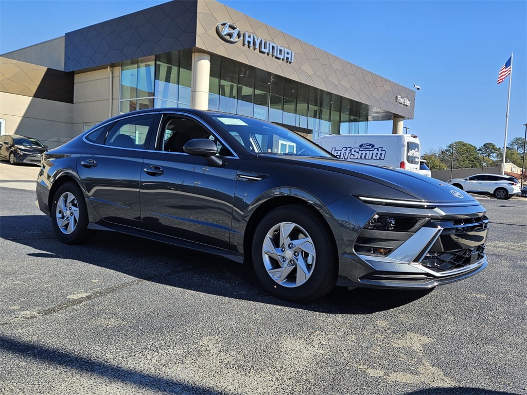 2026 Hyundai Sonata SE's photo