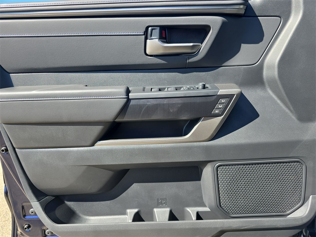2026 Toyota Tundra CrewMax Platinum photo 18