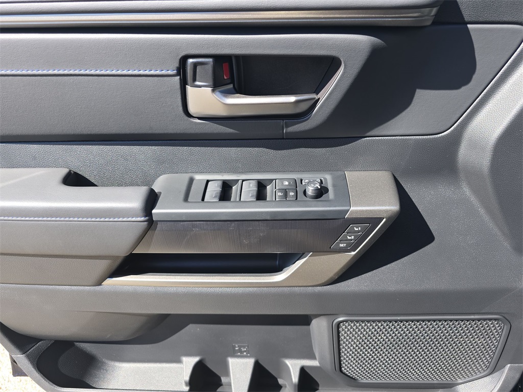 2026 Toyota Tundra CrewMax Platinum photo 19