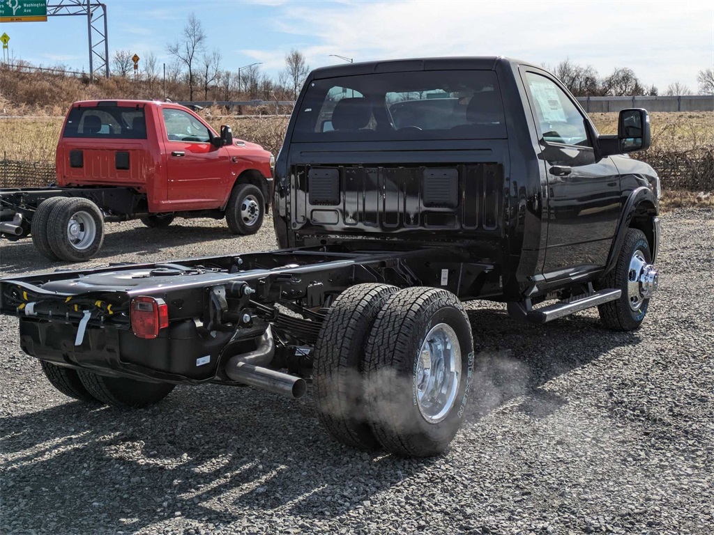 2024 Ram 3500 Tradesman photo 3