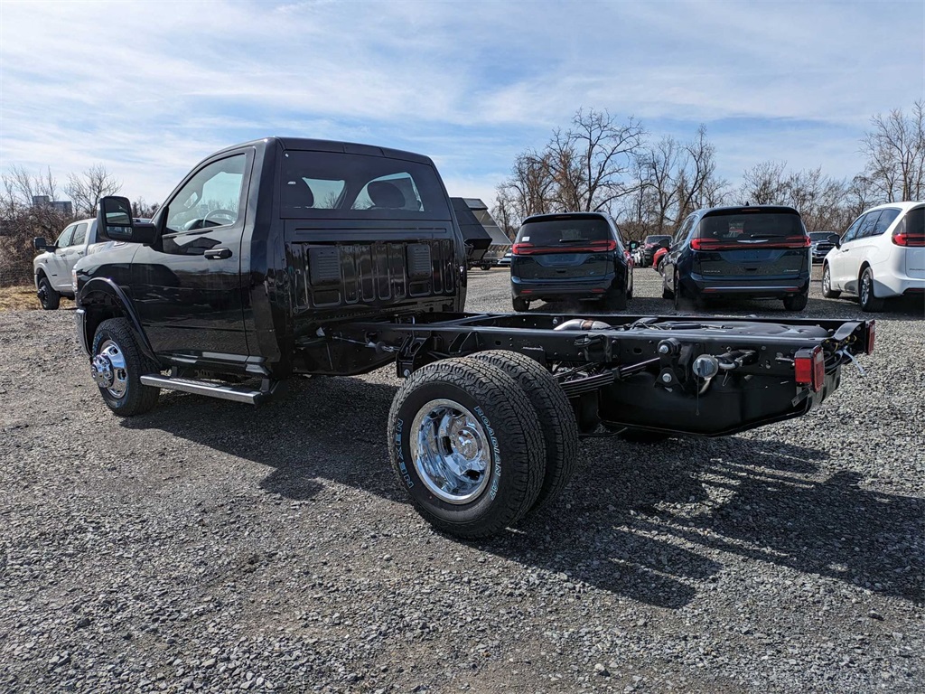 2024 Ram 3500 Tradesman photo 4
