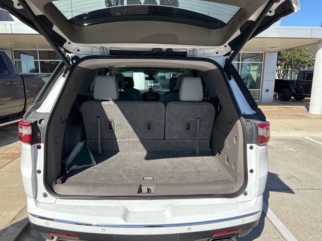 2018 Chevrolet Traverse Premier photo 2