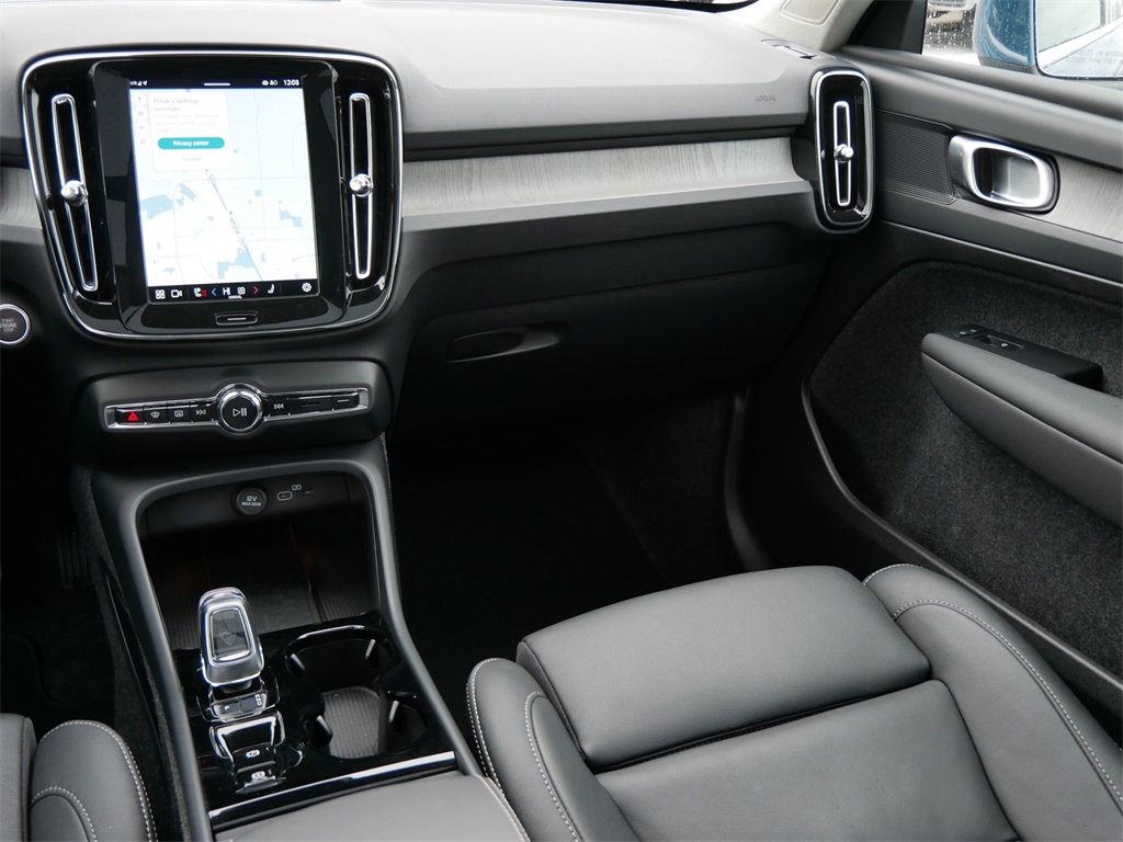 Used 2025 Volvo XC40 SUV