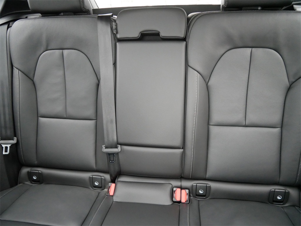 Used 2025 Volvo XC40 SUV