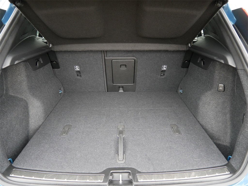 Used 2025 Volvo XC40 SUV