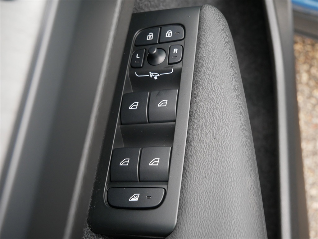 Used 2025 Volvo XC40 SUV