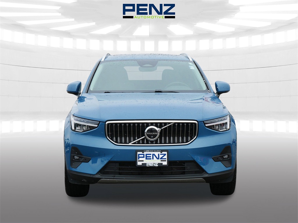 Used 2025 Volvo XC40 SUV