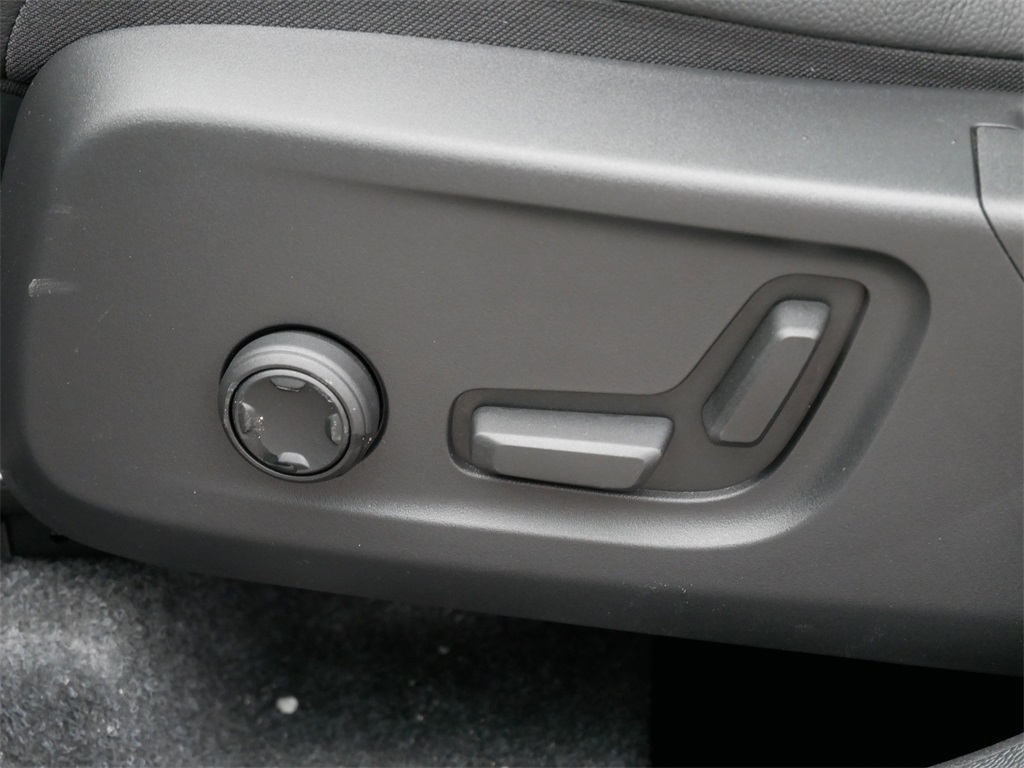 Used 2025 Volvo XC40 SUV