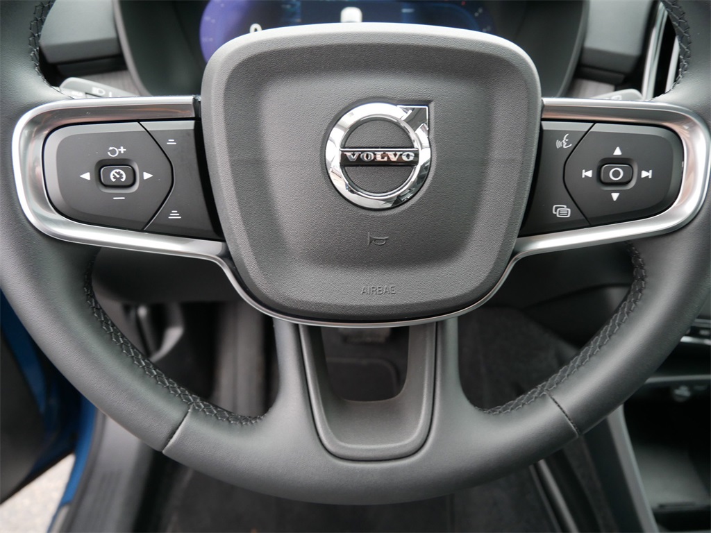 Used 2025 Volvo XC40 SUV