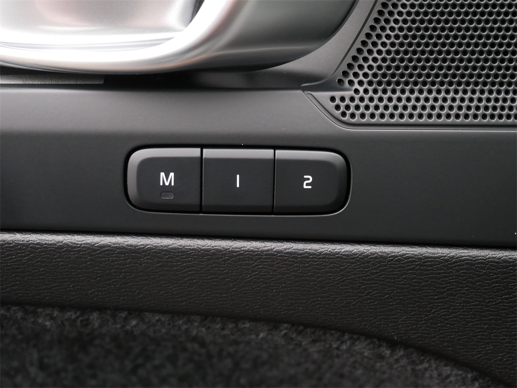 Used 2025 Volvo XC40 SUV