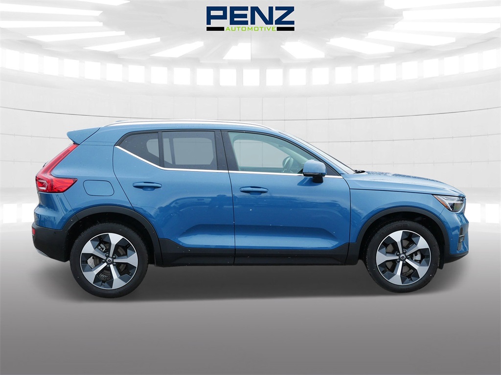 Used 2025 Volvo XC40 SUV