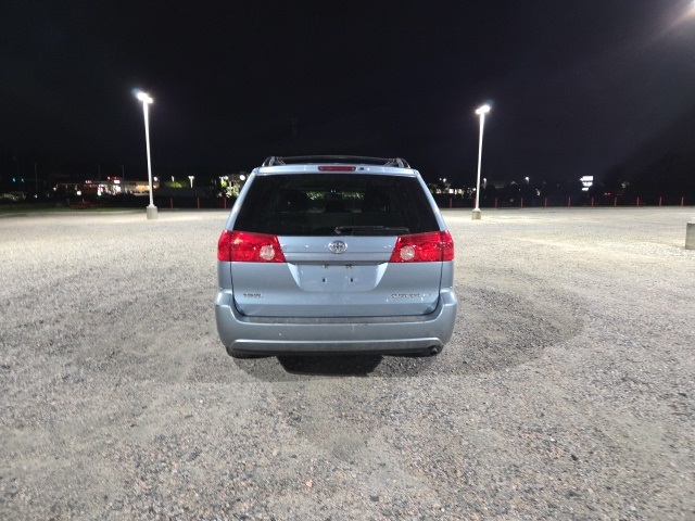 2010 Toyota Sienna LE photo 4