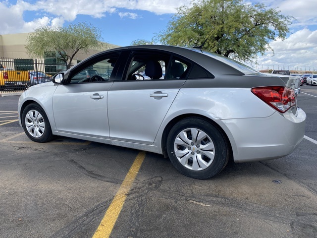 2014 Chevrolet Cruze LS photo 2