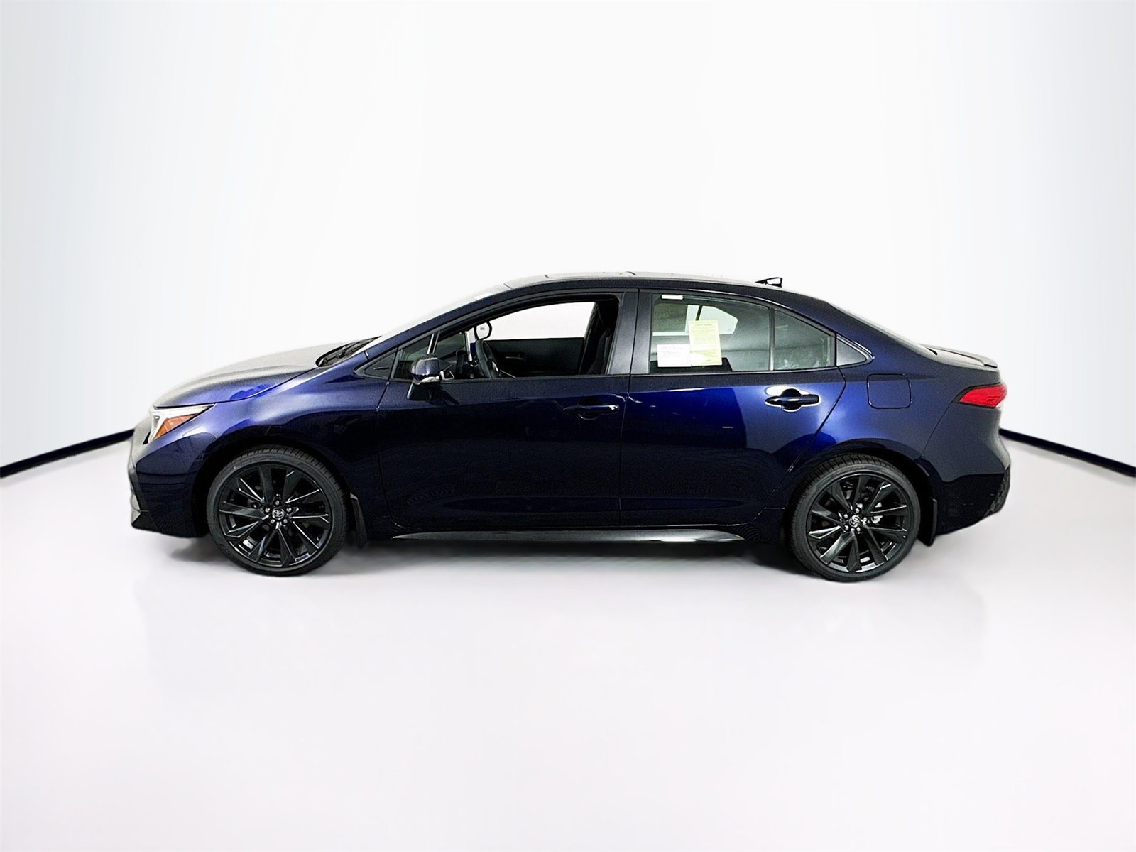2025 Toyota Corolla SE photo 3