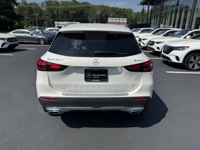 2025 Mercedes Benz GLA 250 4MATIC photo 4