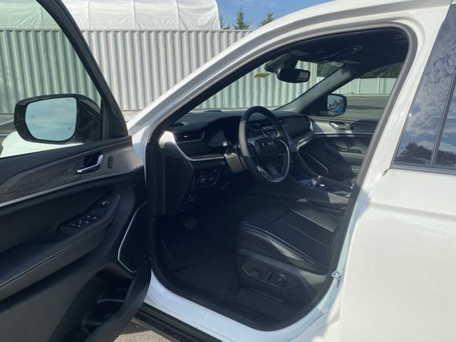 new 2024 Jeep Grand Cherokee car, priced at $56,037