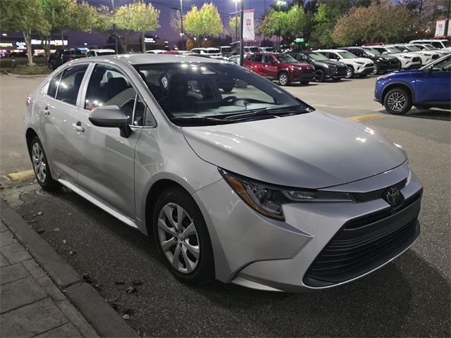 2025 Toyota Corolla LE's photo