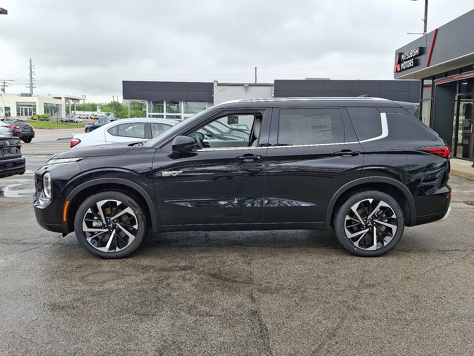 2025 Mitsubishi Outlander PHEV SEL photo 4