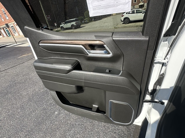 2022 Summit White Chevrolet Silverado 1500 LT 4X4 Truck