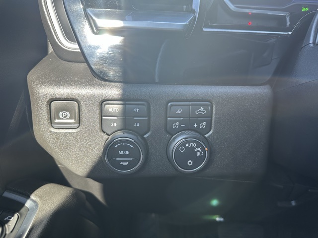 2022 Summit White Chevrolet Silverado 1500 LT 4X4 Truck