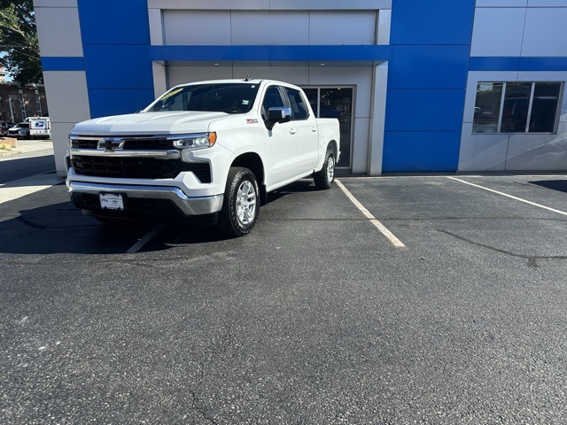 2022 Summit White Chevrolet Silverado 1500 LT 4X4 Truck