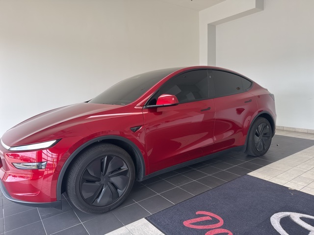 2026 Tesla Model Y Long Range's photo
