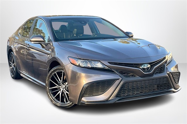 2024 Toyota Camry SE's photo