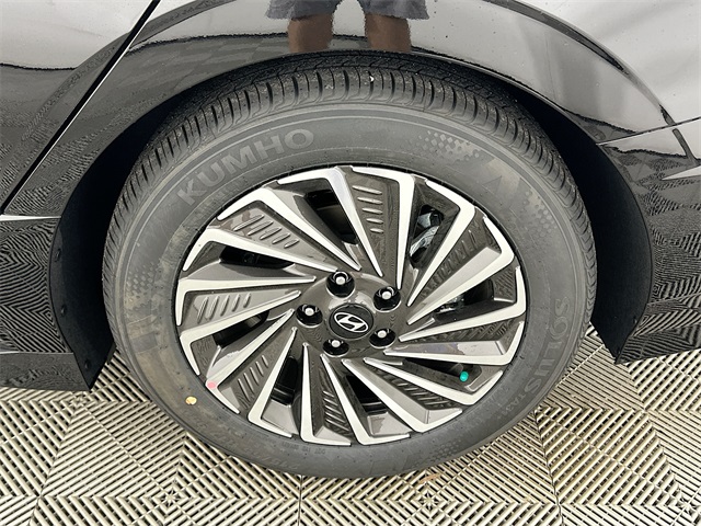 Sonata Hybrid SEL