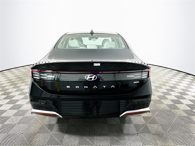 Sonata Hybrid SEL