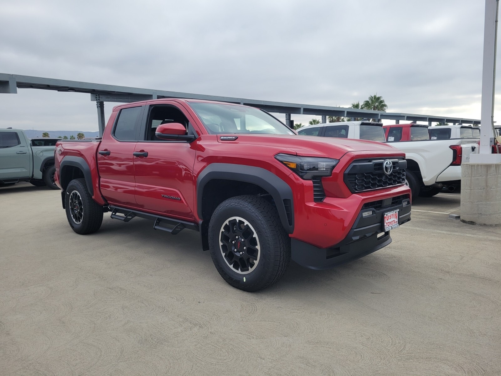 2025 Toyota Tacoma TRD Off-Road Double Cab photo 2