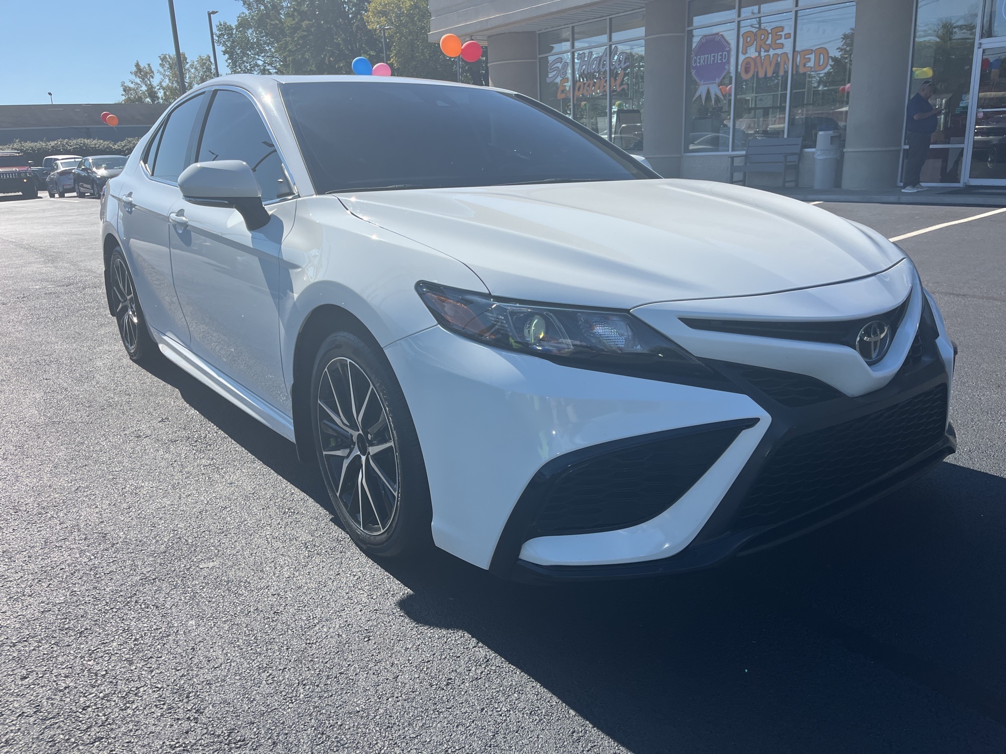 2024 Toyota Camry SE's photo