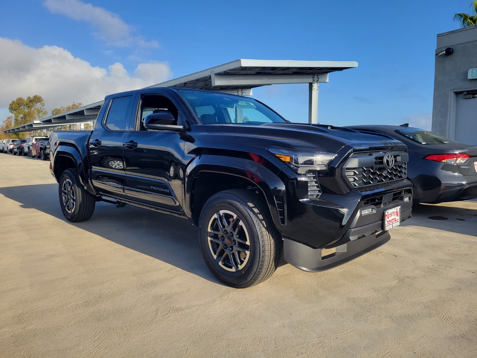 2025 Toyota Tacoma TRD Sport Double Cab photo 2