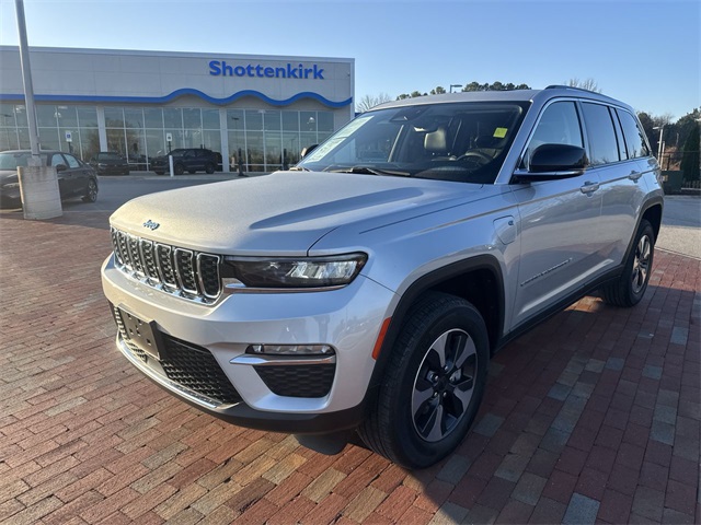 2022 Jeep Grand Cherokee 4xe's photo