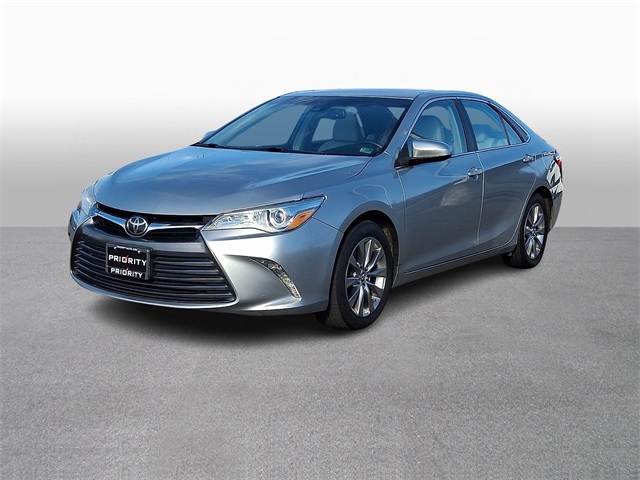 2015 Toyota Camry XLE's photo