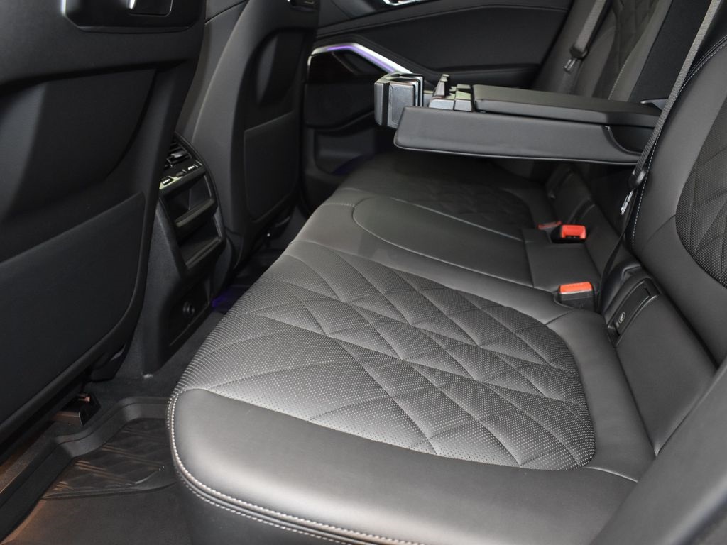 2024 Black Sapphire Metallic BMW X6 xDrive40i AWD SUV
