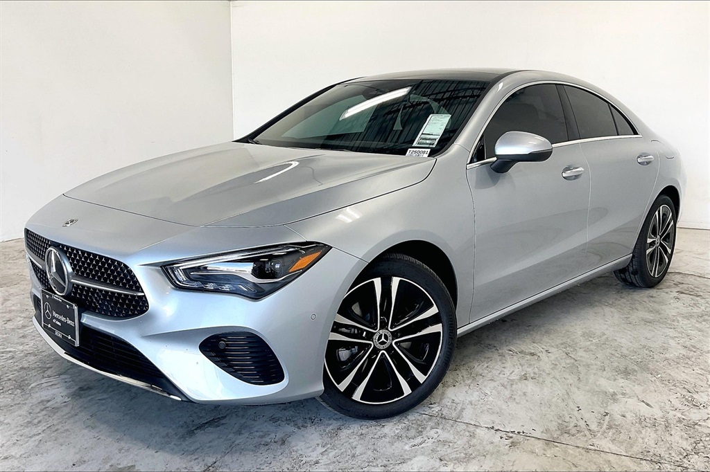 2025 Mercedes Benz CLA 250 4MATIC photo 2