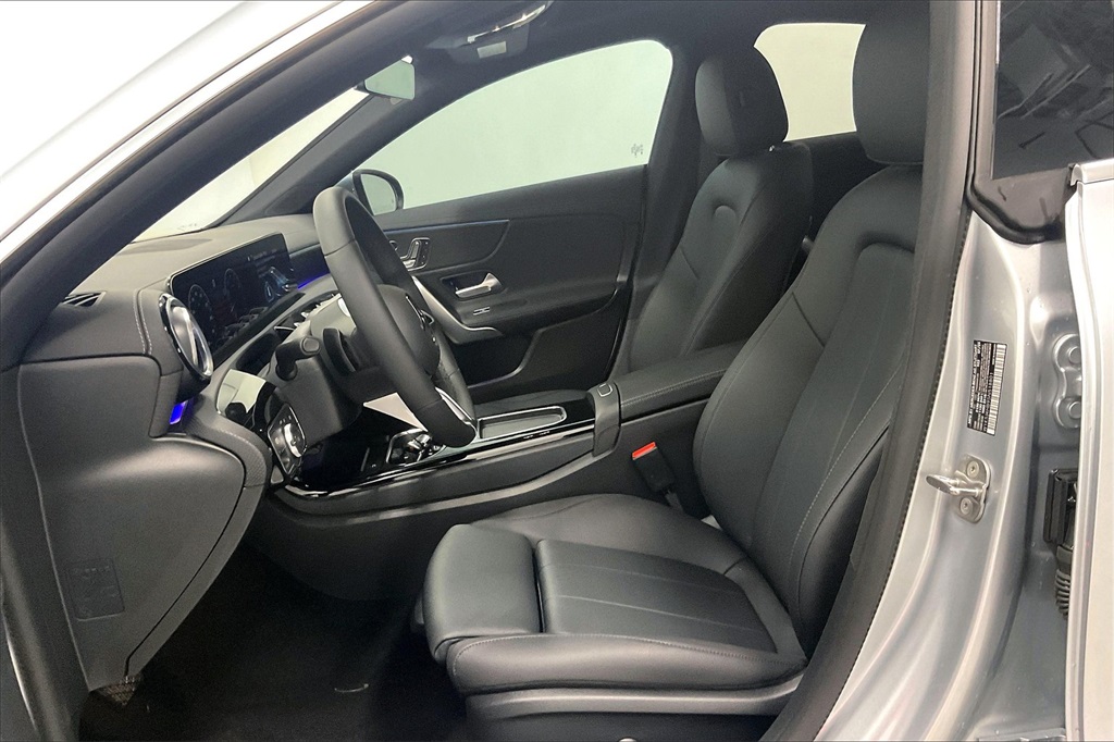 2025 Mercedes Benz CLA 250 4MATIC photo 9