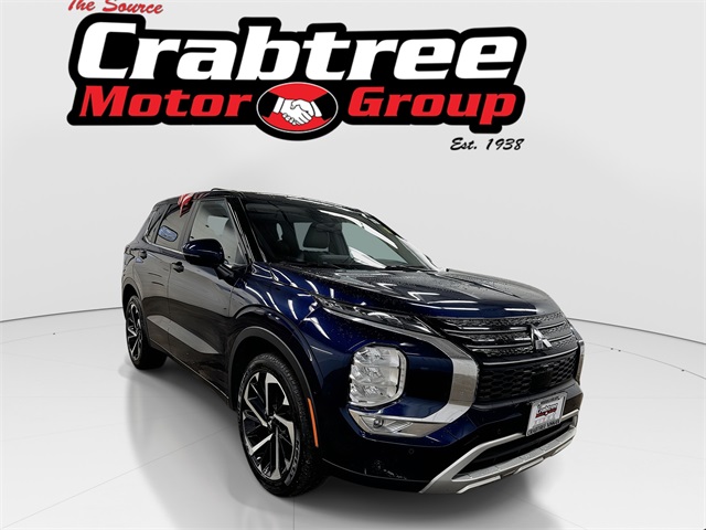 2024 Mitsubishi Outlander SE's photo