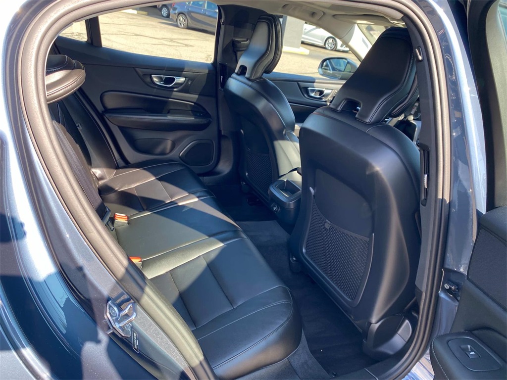 2020 Denim Blue Metallic Volvo S60 T6 Momentum AWD Sedan
